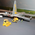 C130 bei der Beladung mit schwerem Gerät