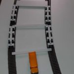 Eine weiße Holzplatte und selbst gefräste Spur-oder Abstandslehren machen den Anfang