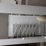 Leitern und Laufstege im Montageturm