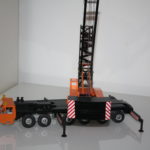 Kran im Begirff weiter aufgebaut zu werden