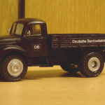 Die DB Zugmaschine von der Fahrerseite