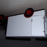 Die geöffnete, rechte Tür