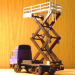 Ein L mit Spoiler und mit Arbeitsbühne...