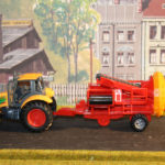 Deutz mit Kartoffelernter