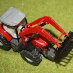 MF mit Eigenbau Gabel für Ballen