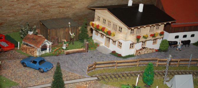Ein alpenländisches Bauernhaus mit Einrichtung entsteht