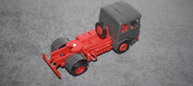 MAN Unterflurmotor als 2-achs Zugmaschine in 1:50 MAN Unterflurmotor als 2-achs Zugmaschine in 1:50