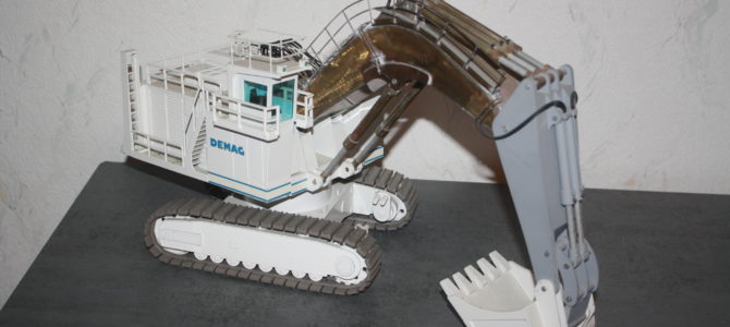 1:50 – Großbagger ganz klein! 1:50 – Großbagger ganz klein!