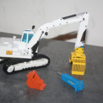 Scheinwerfer und Warnanschrift vervollständen das Modell