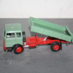 Mit Stempel beim Kippen