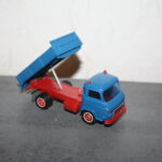 ...Tank und Auspuff...