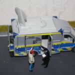 ...Fahrer in der Diskussion mit einem Beamten