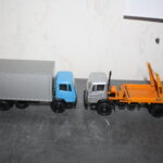 Links der Leichte Steyr, rechts der schwere