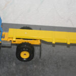 das aufgesattelte Kipperfahrgestell