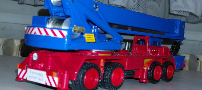 Faun Kranwagenfahrgestell KF 35.41/50 von NZG mit DEMAG HC Oberwagen Faun Kranwagenfahrgestell KF 35.41/50 von NZG mit DEMAG HC Oberwagen