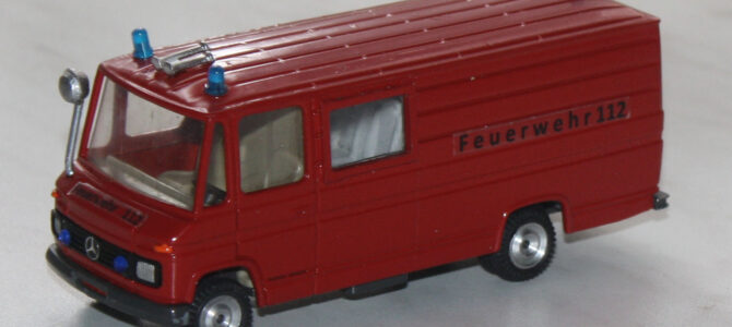 Eine Feuerwehr Auf Basis des Cursor Mercedes 407