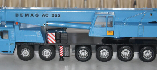 DEMAG AC 265 von Conrad auf 6-achs Eigenbau Fahrgestell mit Kabine von Maisto