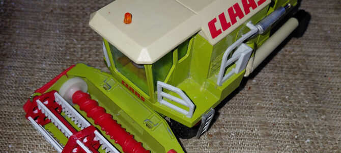 Gama Mähdrescher “Dominator 98” von Claas in 1:50 oder 1:43,5? Gama Mähdrescher “Dominator 98” von Claas in 1:50 oder 1:43,5?